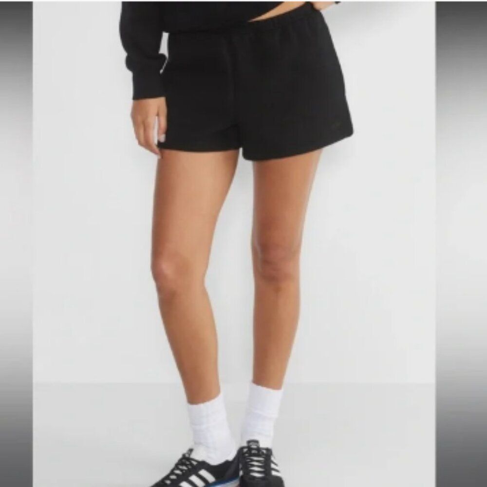 BNWT - TNA ARTIZIA PERFECT MICRO BLACK SHORT - 2XL